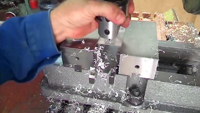 Уроки фрезерования, расточная головка - верный помощник фрезеровщика смотреть онлайн