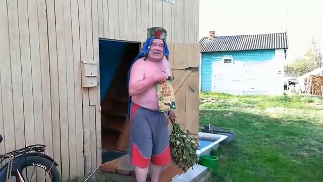 Первый раз жгучий пар с верхней полки спустил на нижнюю полку, но и оттуда ползком в предбанник ! смотреть онлайн