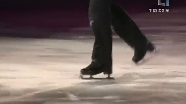 Stephane Lambiel - 2010 - Euros - Exhibition (Jacques Brel - Ne Me Quitte Pas).avi смотреть онлайн