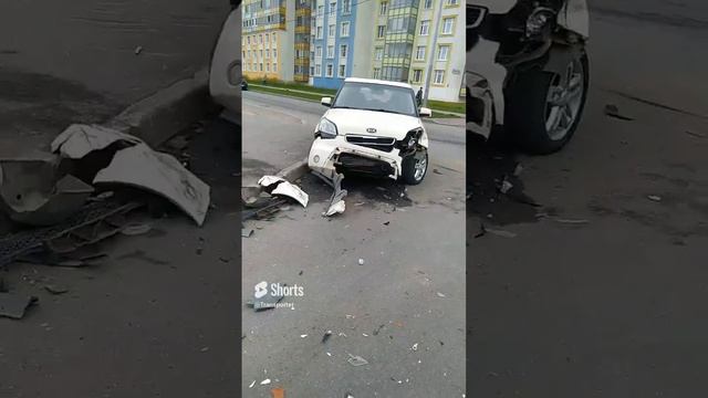 Въе№енились ночью на маленьком перекресточке возле домов #Shorts смотреть онлайн