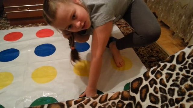 ИГРА ТВИСТЕР ВМЕСТЕ С ВЛАДОЙ смотреть онлайн