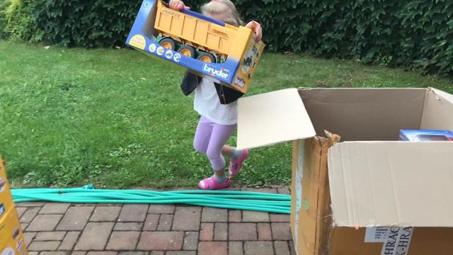 BRUDER Truck - UNBOXING NEW MAN TGS and MACK tank truck смотреть онлайн