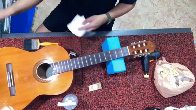Mr Alvin yamaha cx40 deep cleaning and restring смотреть онлайн