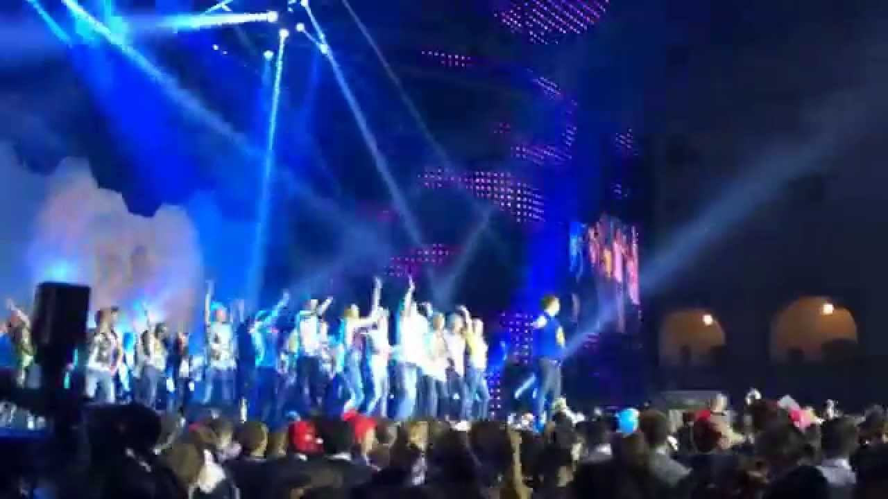 Flashmob под "Happy" в гостином дворе. Часть 2 смотреть онлайн