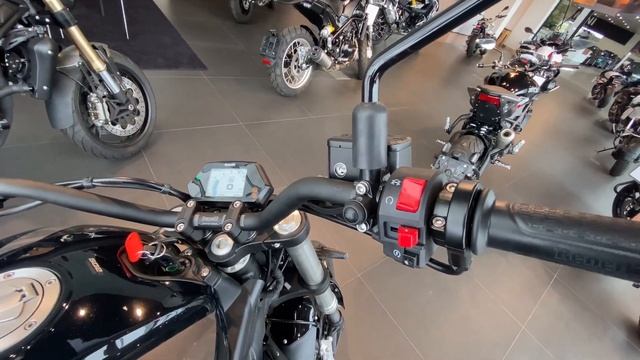 Benelli 502 C Cruiser (black) смотреть онлайн
