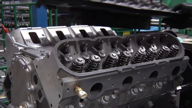 Соберите двигатель автомобиля V8, двигатель Chevrolet Corvette V8 смотреть онлайн