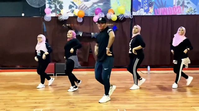 KAY ONE ft CRISTOBAL - BACHATA ZUMBA CHOREO BY ZIN IJAN смотреть онлайн