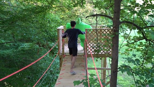 Last To Leave Tiny House Wins! смотреть онлайн