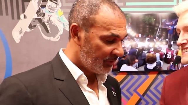 Footballers React to their FIFA 20 ICON Cards! смотреть онлайн