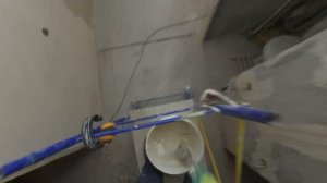 Шпаклюем первый слой по Бетону Финишной шпаклевкой. КНАУФ Мульти-Финиш. Квартира в панельном доме.