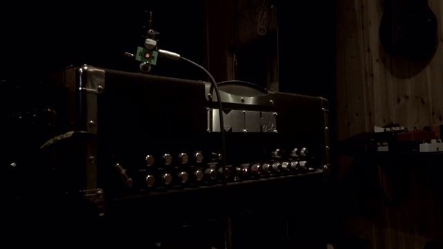 Fender Extreme Distortion METAL смотреть онлайн