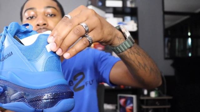 HOW TO STYLE: BALENCIAGA TRIPLE S "DEEP BLUE" ON FEET + REVIEW‼️ смотреть онлайн