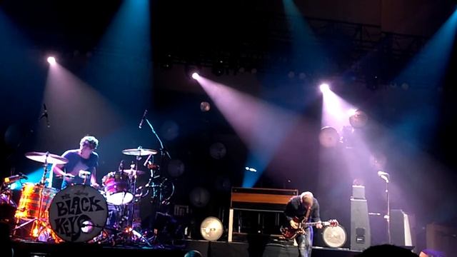 The Black Keys breaking it down at Oracle 5/4/2012 смотреть онлайн