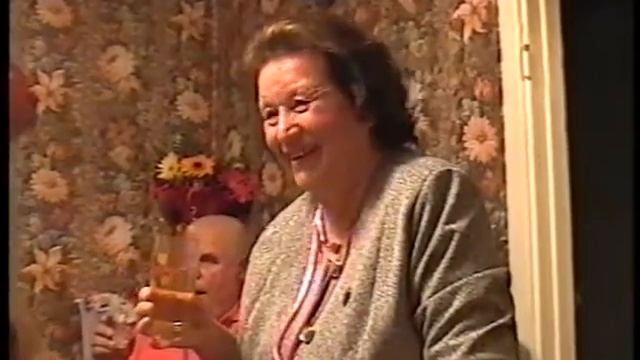 Приватное свадебное видео Неизвестных (г. Екатеринбург) (5 ноября 2004 года) смотреть онлайн