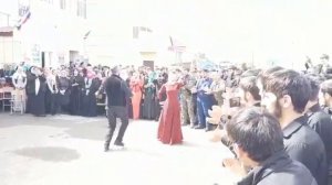 Замид танцует