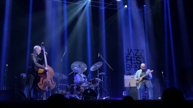 Dave HOLLAND Trio - “The Empty Chair” / “Seven Rings” at JazzFestBrno, 7.3.2023 смотреть онлайн