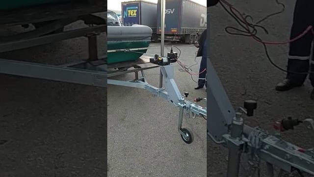 Установка лебедки на лодочный прицеп.