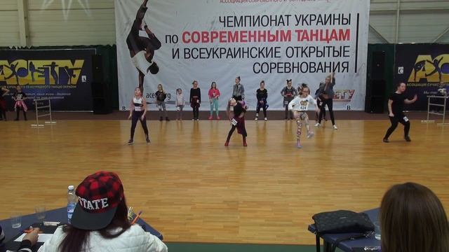 11.02.17 г. Чемпионат Украины и Международные соревнования по современным танцам, пл. В, часть 23 смотреть онлайн