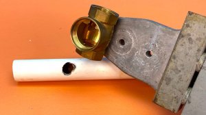 Как заделать дырку в пластиковой трубе за 2 минуты?! Сантехники не хотят, чтобы вы знали об этом!