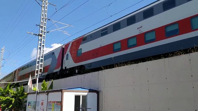 Электровоз ЭП20-058 с поездом №104 Москва - Адлер смотреть онлайн
