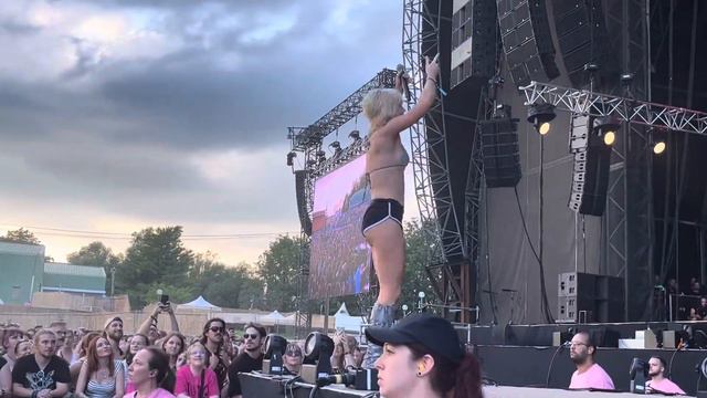 Amyl and the sniffers security cabaret vert 2023 смотреть онлайн