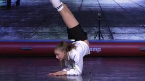 Народный эстрадно-цирковой ансамбль "Романтики" Цирковой номер - Девчонки