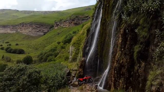 Водопад в Гришкиной балке. Достопримечательности Северного Кавказа. смотреть онлайн