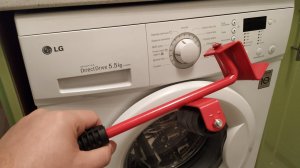 Как передвинуть стиральную машину одному при помощи домкрата для мебели