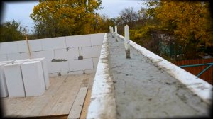 Бетонирование армопояса. Замкнутый армопояс под мауэрлат / Серия 38.mp4