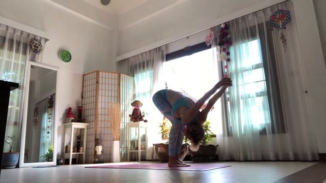 Хатха йога. Раскрытие тазобедренных суставов и грудного отдела. смотреть онлайн