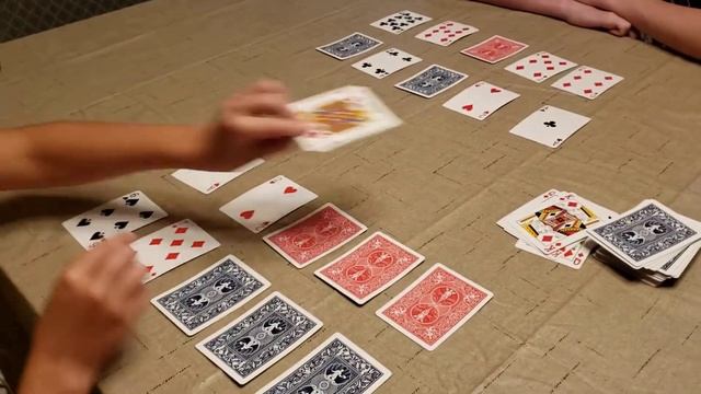 How to play Trash - the card game! смотреть онлайн