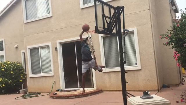 ZACH LAVINE PRACTICING DUNKS WHEN HE WAS A KID (**LEAKED) смотреть онлайн