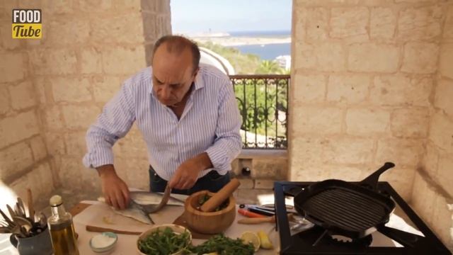 Лампука на гриле с травяным соусом от Дженнаро Контальдо