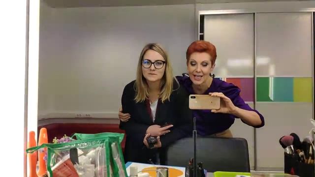 Шеф редактор "ВКУСНО 360" ОЛЬГА и Оксана Сташенко, ведущая программы, в гримёрке)! смотреть онлайн