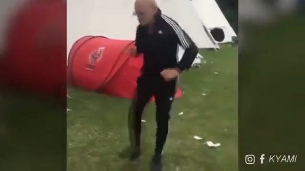 Володя танцует габбу (gabber)