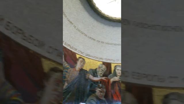 Трептов-парк. Вчера, 9 мая. Памятный зал в постаменте памятника Воину-освободителю смотреть онлайн