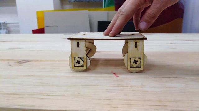 Машинка с колесами из треугольника Рело. смотреть онлайн