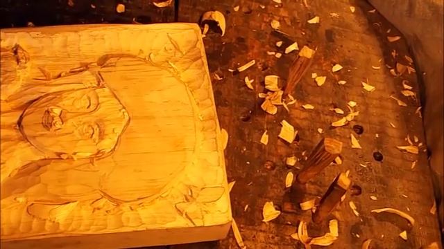 Woodcarving.a picture is a woman person Панно, рельефная резьба по дереву. Женское лицо. смотреть онлайн