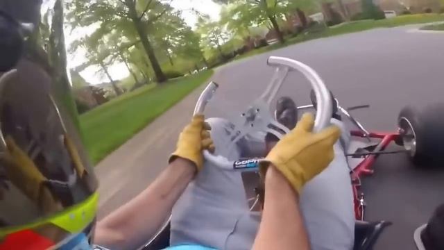GO KART RUNS FROM COP AND GETS AWAY! смотреть онлайн