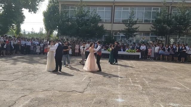 г.Ташкент, Бектемир, Школа 290 11Б класс. ВАЛЬС | 25 МАЯ| ПОСЛЕДНИЙ ЗВОНОК. смотреть онлайн