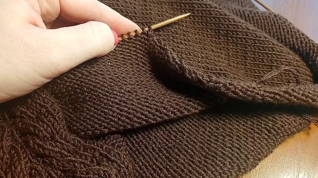 Жилет спицами для женщин.(Часть2) Вяжем спинку. Обрабатываем V образную горловину. Вязание спицами. смотреть онлайн