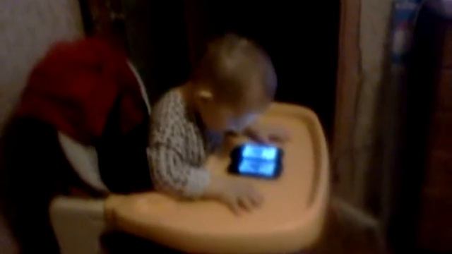 Ребенок и телефон смотреть онлайн