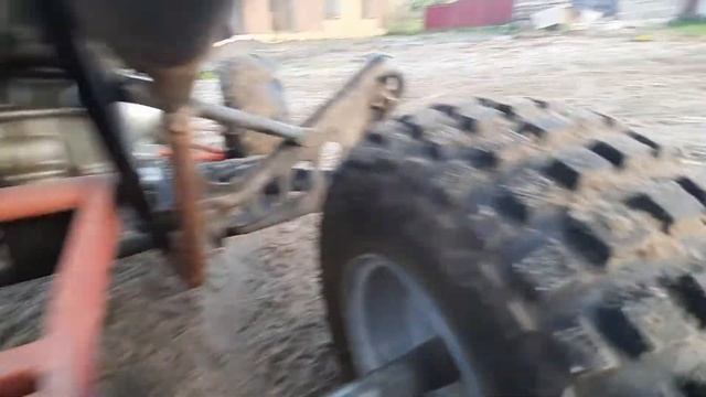 Наткнулся на маленький квадрик в глухом лесу! | Обзор квадрика 2003 года | Квадрик на ремонте смотреть онлайн