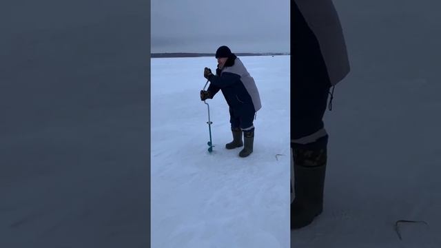 Зимняя рыбалка на БУРАНЕ смотреть онлайн