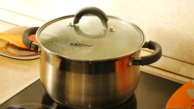 Борщ Московский, всегда имеет красный,насыщенный цвет. смотреть онлайн