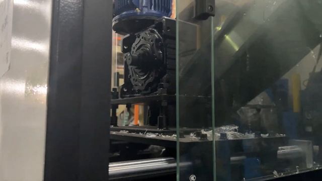 Сквизер (пресс-отжим) KN-300 В работе на влажной стрейч пленке смотреть онлайн