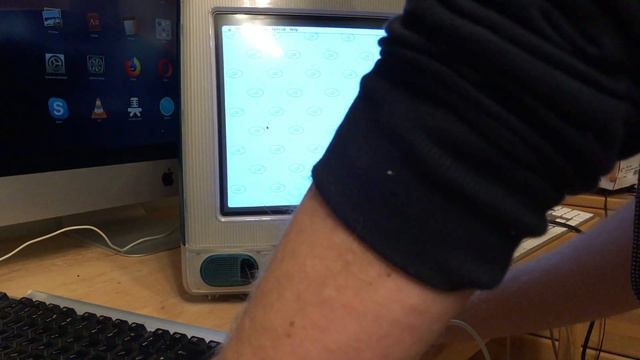 Installing Mac OS 8.5 on the Bondi iMac G3 смотреть онлайн