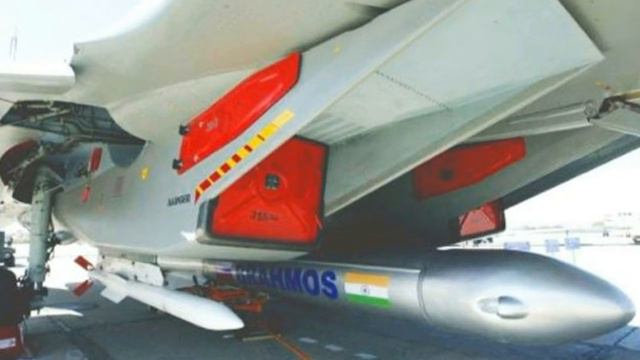 600 Km Range Brahmos Can Spread Panic In Entire Pakistan смотреть онлайн