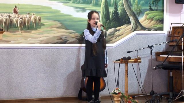 "Посмотри на небо, это Я!" Поёт Милена. смотреть онлайн