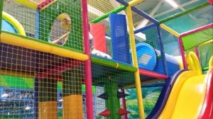 Настя_в_детском_парке_